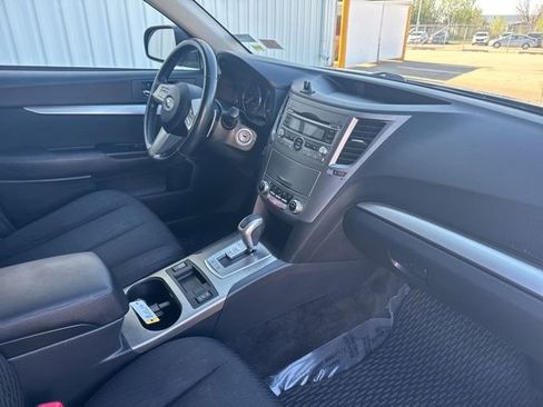 Used 2011 Subaru Outback 2.5i Premium w/ All-Weather Pkg AWD/4WD image 15