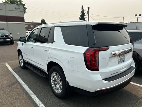 Used 2023 GMC Yukon SLT w/ SLT Premium Package AWD/4WD image 4