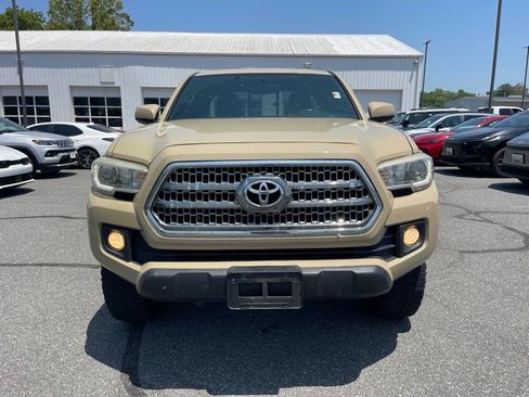 Used 2016 Toyota Tacoma TRD Off-Road w/ Towing Package AWD/4WD image 8