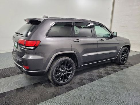 Used 2018 Jeep Grand Cherokee Altitude RWD image 10
