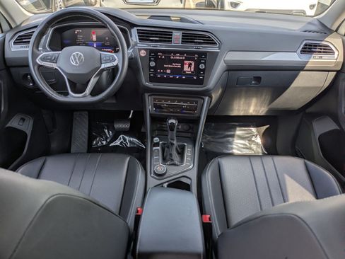 Used 2024 Volkswagen Tiguan SE AWD/4WD image 29