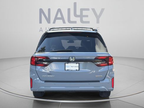 Used 2025 Honda Odyssey Touring image 4