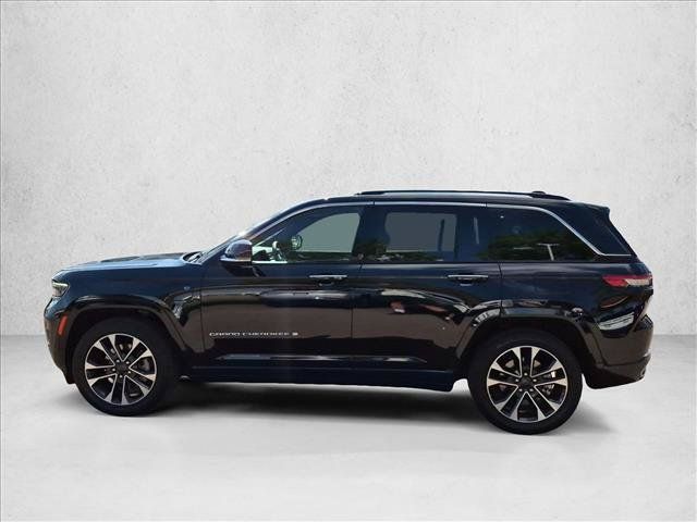 Used 2023 Jeep Grand Cherokee Overland w/ Luxury Tech Group IV AWD/4WD image 9