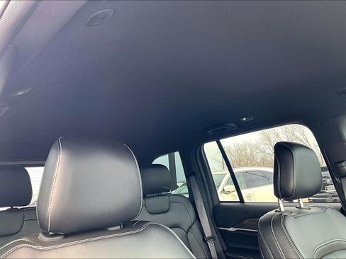 Used 2024 Jeep Grand Cherokee Limited w/ Black Appearance Package image 22