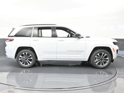 Used 2024 Jeep Grand Cherokee Overland image 7
