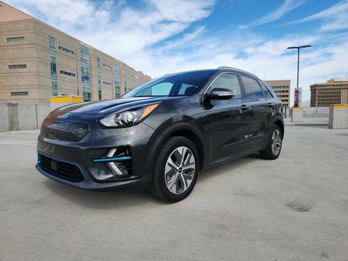 Used 2022 Kia Niro EX image 9