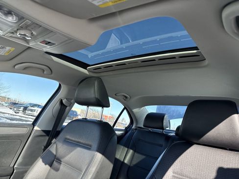 Used 2017 Volkswagen Jetta SE image 21