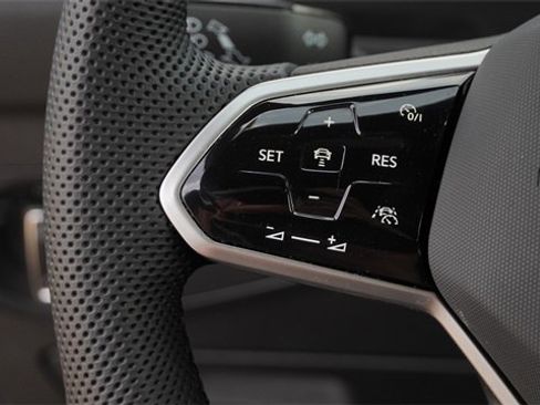 Used 2022 Volkswagen Tiguan SEL R-Line image 30