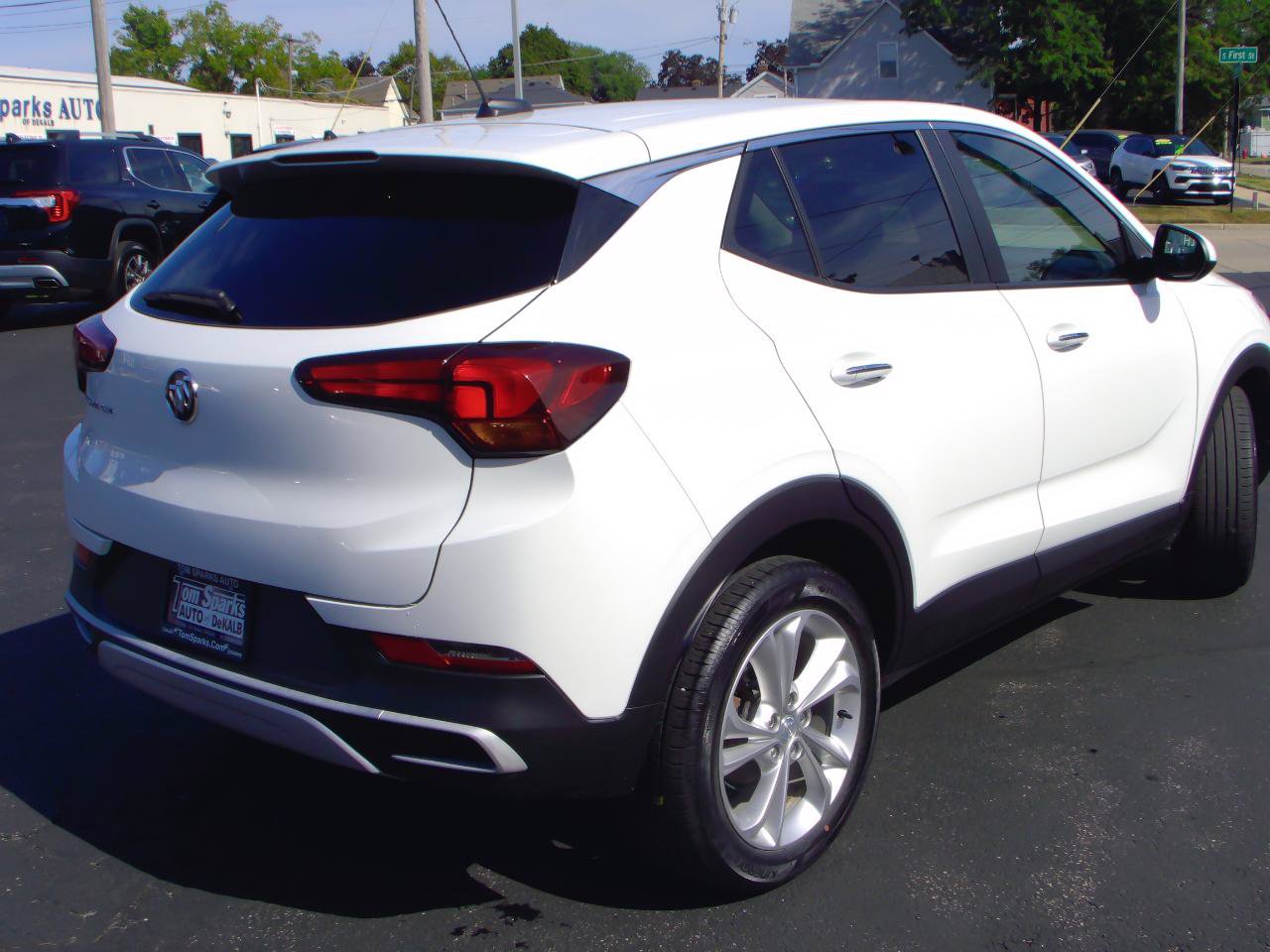 Used 2022 Buick Encore GX Preferred w/ Cold Weather Comfort Package FWD image 2