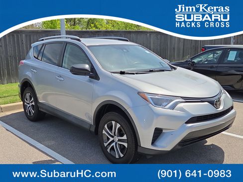 Used 2018 Toyota RAV4 LE image 1