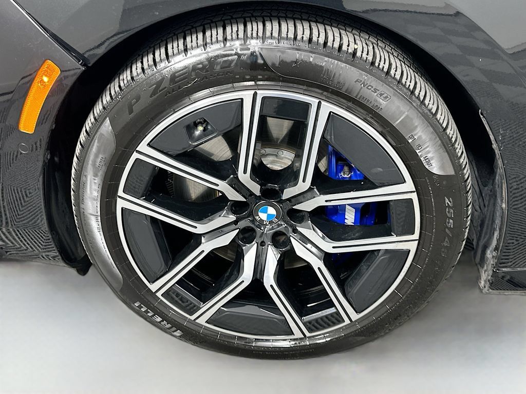 Used 2026 BMW 760i xDrive w/ Executive Package AWD/4WD image 31