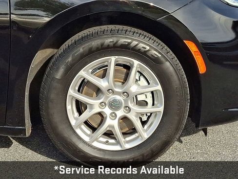 Used 2024 Chrysler Pacifica Touring-L image 10