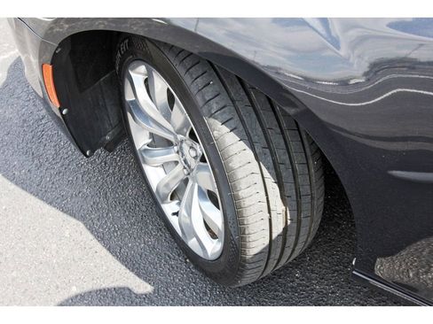 Used 2017 Chrysler 300 Limited image 34