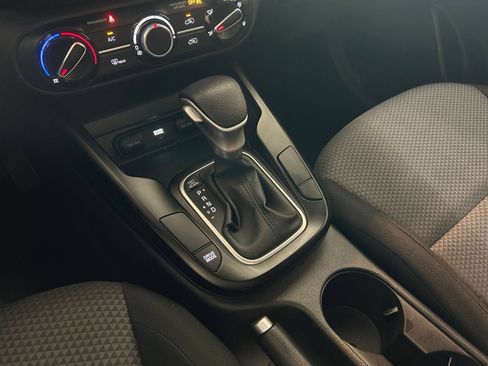 Used 2025 Kia Soul LX w/ LX Technology Package FWD image 34