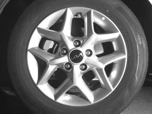Used 2025 Kia Soul LX w/ LX Technology Package FWD image 15