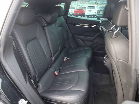 Used 2021 Maserati Levante image 4