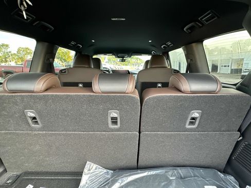 New 2026 Nissan Armada SL w/ Captain's Chari Seat Package image 20