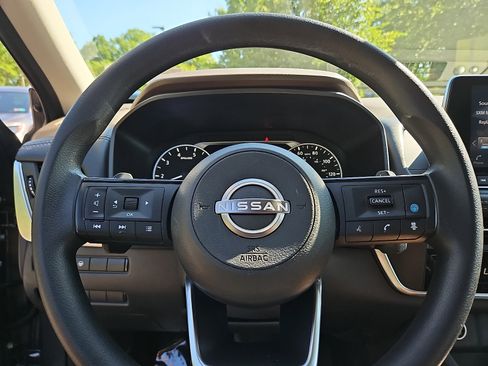 Certified 2023 Nissan Rogue SV AWD/4WD image 18