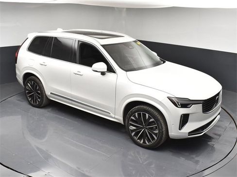 Used 2025 Volvo XC90 B5 Plus w/ Protection Package Premier image 39