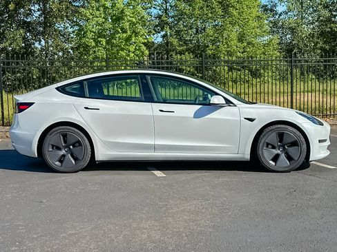 Used 2023 Tesla Model 3 Standard Range RWD image 2