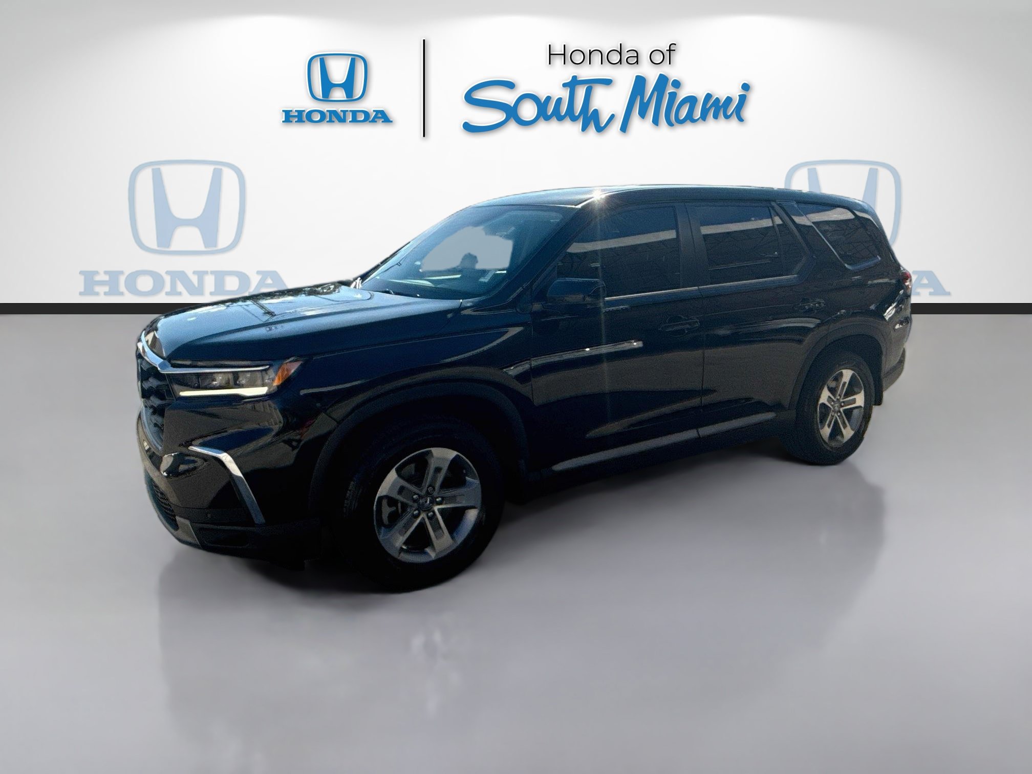 Used 2025 Honda Pilot EX-L image 3