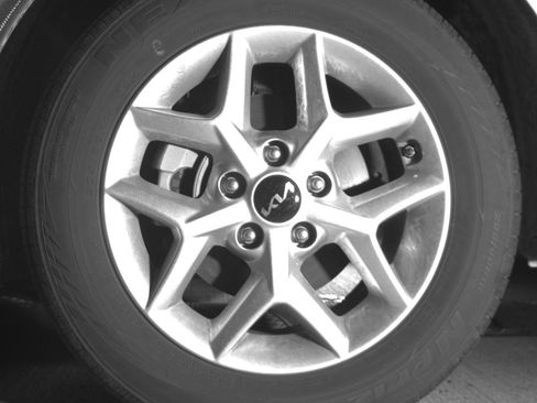 Used 2025 Kia Soul LX w/ LX Technology Package FWD image 12