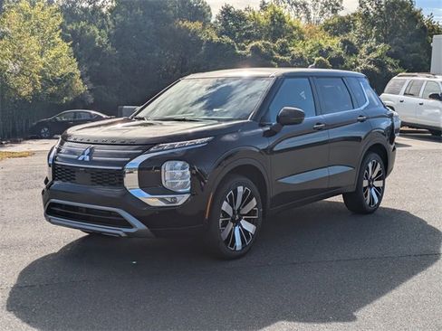 New 2025 Mitsubishi Outlander SE image 7