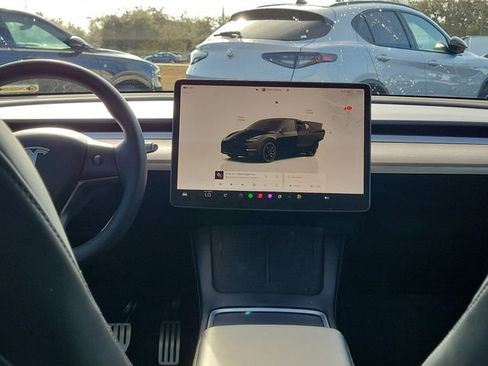 Used 2022 Tesla Model Y Performance image 16