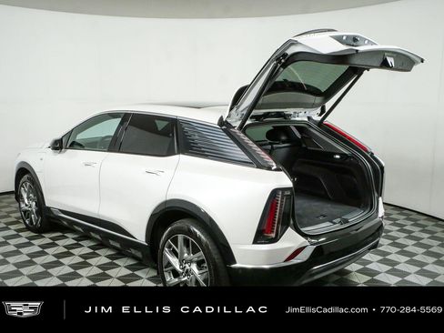 Used 2025 Cadillac Optiq Luxury 1 AWD/4WD image 34