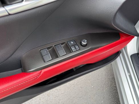 Used 2022 Toyota Camry XSE FWD image 11