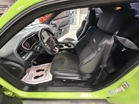 Used 2015 Dodge Challenger R/T Scat Pack w/ Scat Pack Appearance Package image 43