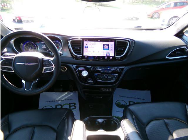 Used 2025 Chrysler Pacifica Select FWD image 6