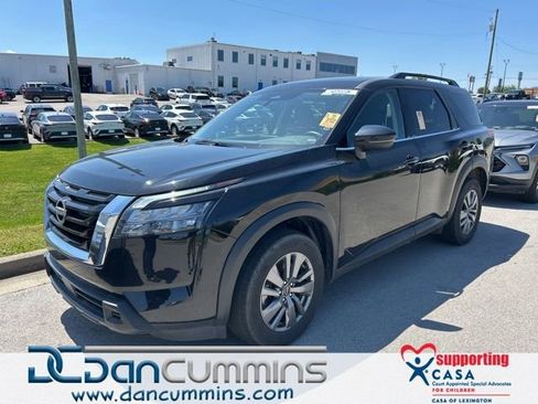 Used 2025 Nissan Pathfinder SV AWD/4WD image 1