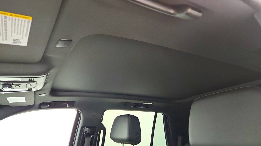 Used 2023 Chevrolet Tahoe Z71 w/ Luxury Package AWD/4WD image 10