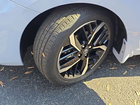 New 2025 Nissan Versa SR w/ Trunk Package image 28