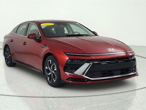 Used 2025 Hyundai Sonata SEL FWD image 1