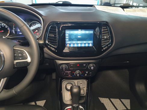 Used 2021 Jeep Compass Latitude image 13