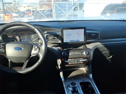 Used 2020 Ford Explorer XLT w/ Equipment Group 202A image 12