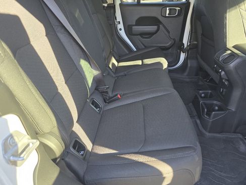 Used 2022 Jeep Gladiator Sport image 28