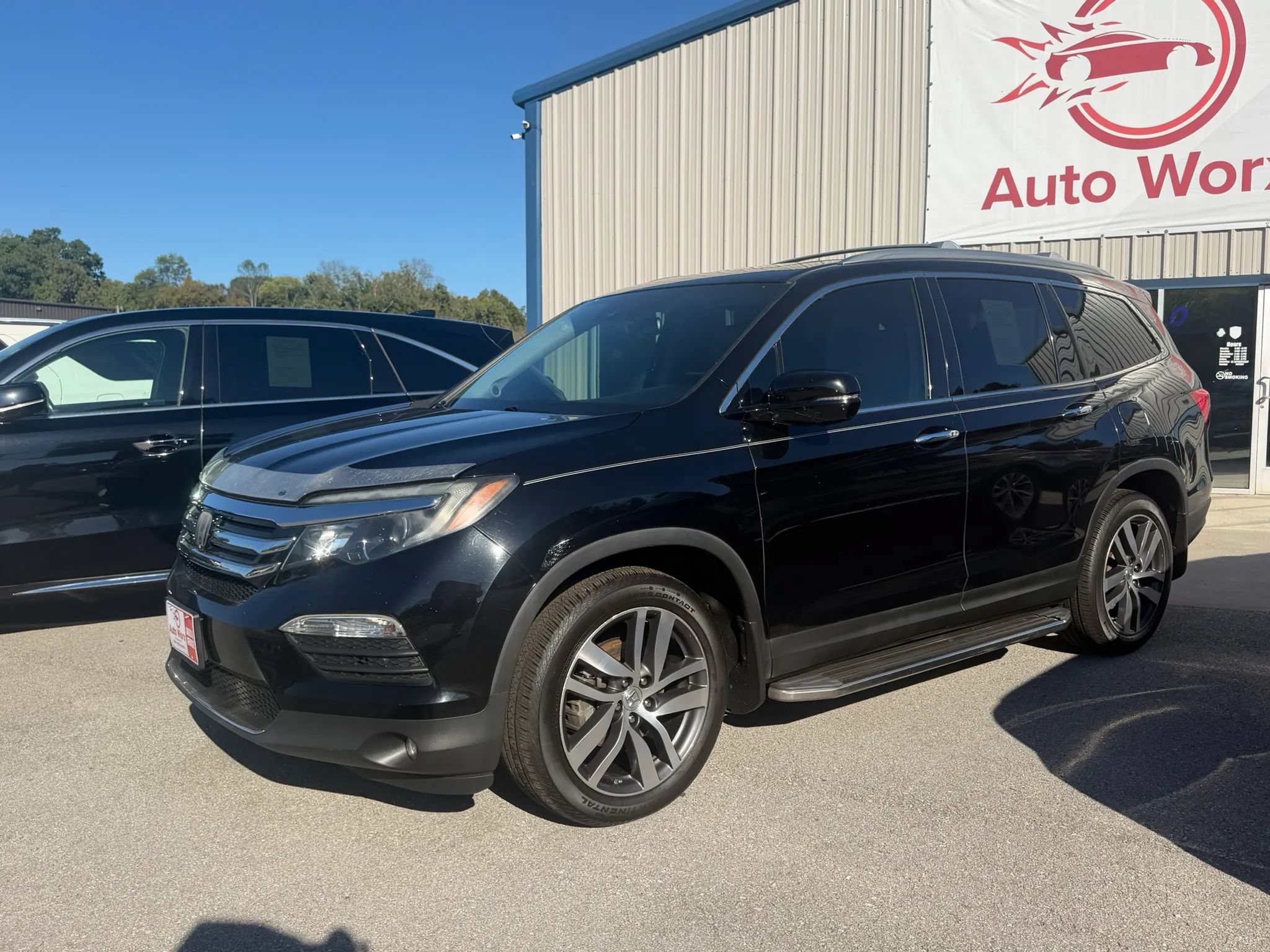 Used 2017 Honda Pilot Touring image 2