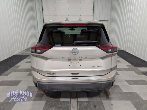 Used 2025 Nissan Rogue SL w/ Tech Package image 3