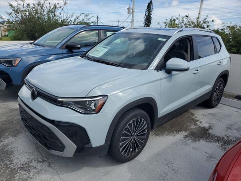 New 2025 Volkswagen Taos SE image 2
