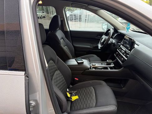 Used 2023 Nissan Pathfinder SV AWD/4WD image 26