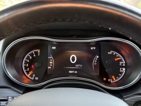 Used 2021 Jeep Grand Cherokee Laredo X image 17