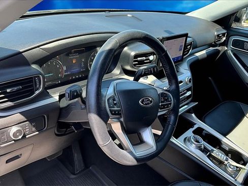 Certified 2022 Ford Explorer XLT w/ Equipment Group 202A image 14