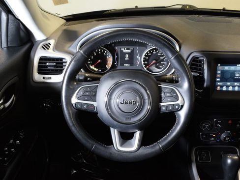 Used 2020 Jeep Compass Latitude FWD image 12