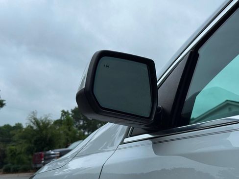 Used 2018 GMC Acadia SLT w/ LPO, Floor Liner Package FWD image 16