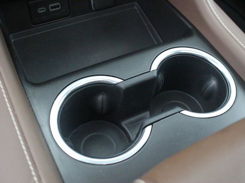 Used 2024 Chevrolet Tahoe High Country image 23