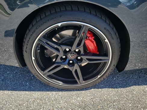 Used 2021 Chevrolet Corvette Stingray Coupe w/ Z51 Performance Package RWD image 10