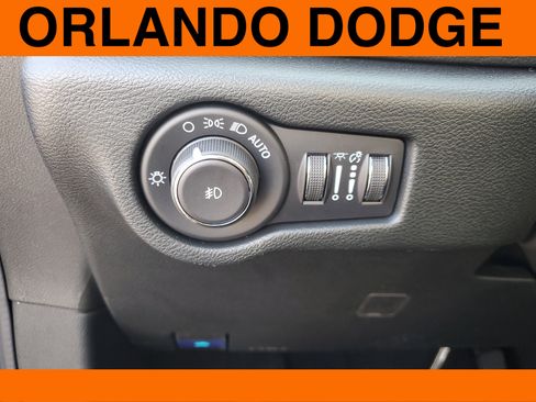 New 2026 Chrysler Pacifica Select image 21